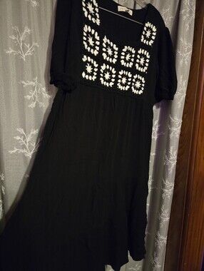 Cactus & Pearl Black& White Midi Dress with White Crochet Yoke Size Large